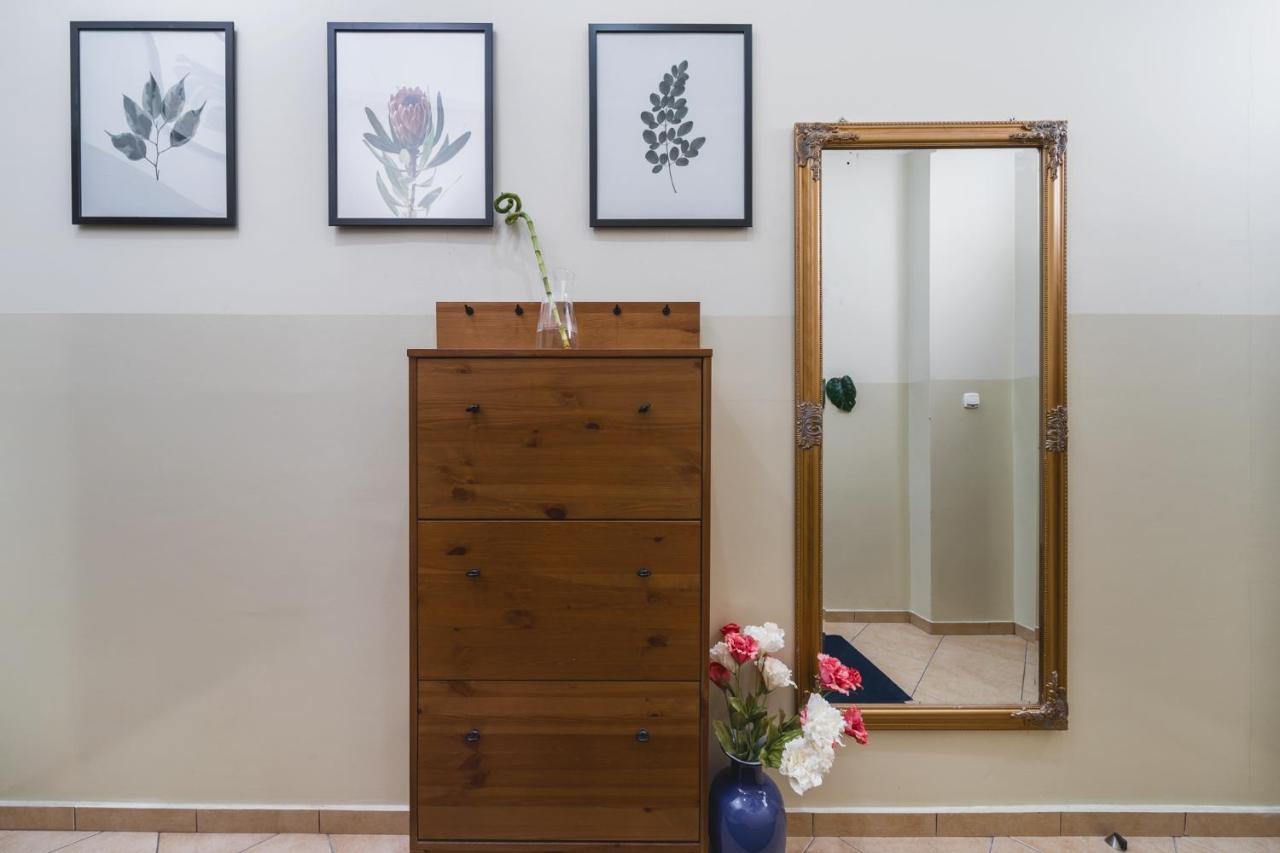 2 Bedroom Apartment Next To The Main Railway Station - By Upstairs Cracovia Exterior foto