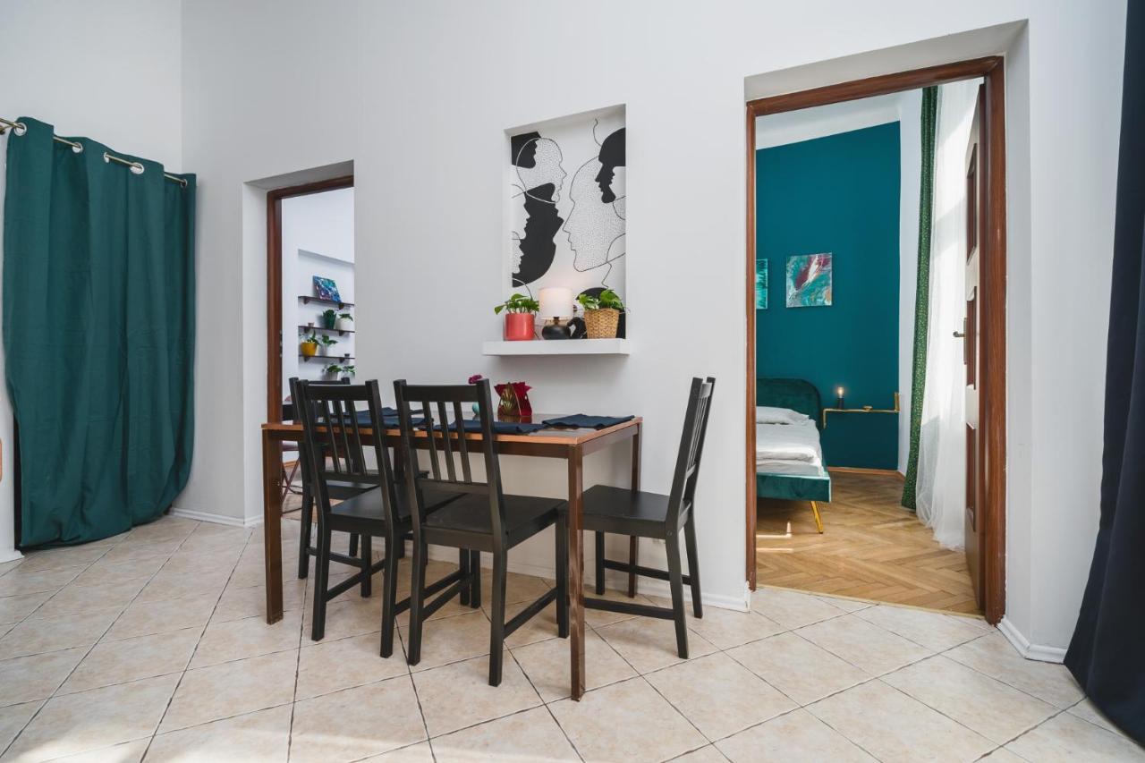 2 Bedroom Apartment Next To The Main Railway Station - By Upstairs Cracovia Exterior foto